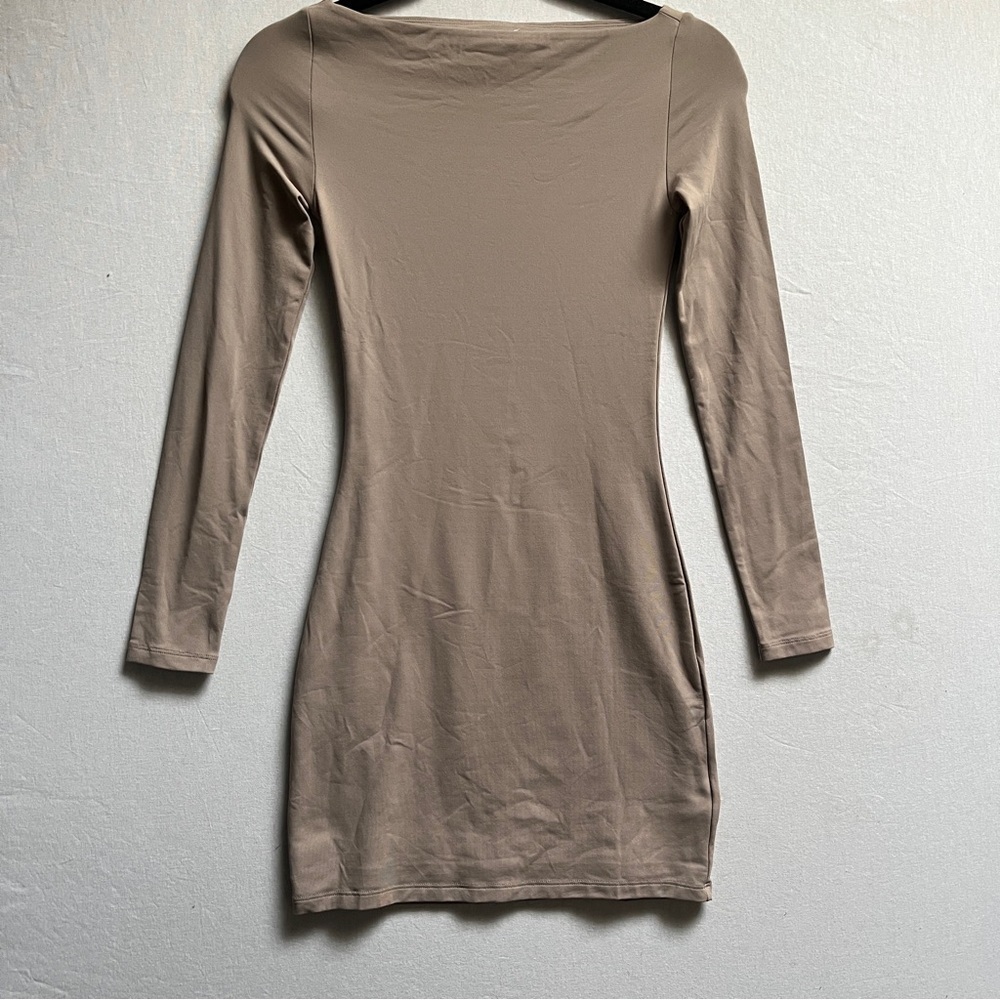 Aritzia Contour Collide Long Sleeve Sculpt Knit Bodycon Mini Dress Sz XS Tan